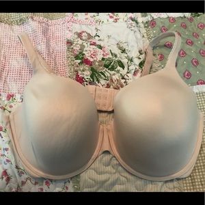 VICTORIA’S SECRET 40DDD Cream Bra